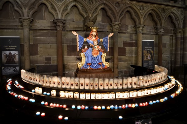 Statue of the Virgin Mary in the Cathédrale Notre Dame de Strasbourg, Strasbourg Cathedral, Unesco World Heritage Site, Strasbourg, Département Bas-Rhin, Alsace, France, Europe