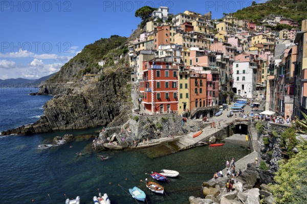 Fishing village of Riomaggiore, village view, Cinque Terre, province of La Spezia, Liguria, Italy, Europe