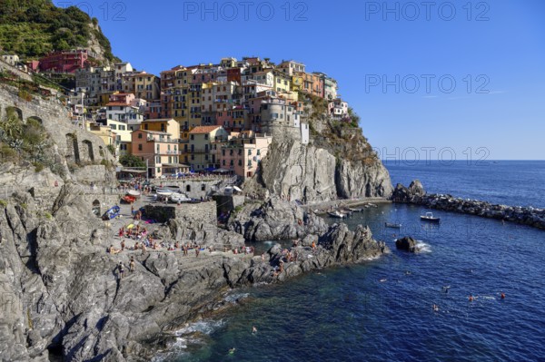 Fishing village of Manarola, district of Riomaggiore, Cinque Terre, province of La Spezia, Liguria, Italy, Europe