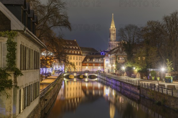 La Petite France at Christmas time, a picturesque district in the historic centre of Strasbourg. Listed as a UNESCO World Heritage Site. Bas-Rhin, Alsace, Grand Est, France, Europe