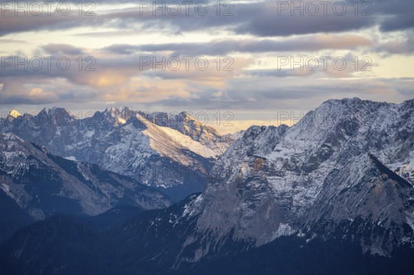 Pleisenspitze in the Karwendel mountains, mountain panorama with snow at sunset, in autumn, view from Kramerspitz, Bavarian Prealps, Bavaria, Germany, Europe