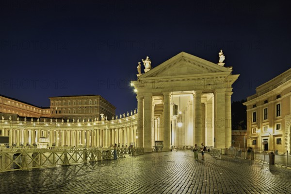 Vatican Palaces, St Peter's Square, Vatican at dusk, Rome, Lazio, Italy, Europe