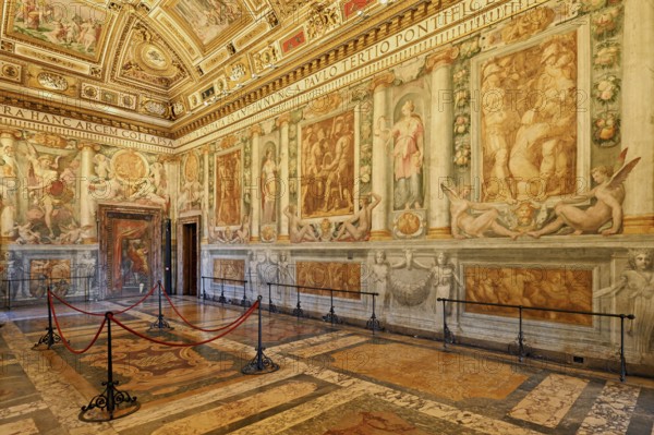 Ceiling painting and golden wall decorations in the Sala Paolina, Pope's chamber, Castel Sant Angelo, Castel Sant'Angelo, Museum, Rome, Lazio, Italy, Europe