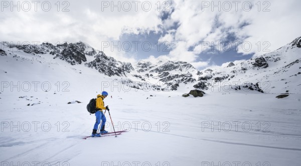 Skiers on the descent to Preda, picturesque mountain landscape with mountain peaks Piz d'Alp Val and Piz Bial, Graubünden Haute Route, Albula Alps, Rhaetian Alps, Grisons, Eastern Switzerland, Switzerland, Europe