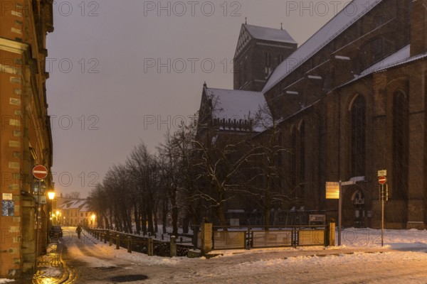 St Nicholas' Church and Frische Grube canal in the snow and at night, Hanseatic city of Wismar, Mecklenburg-Western Pomerania, Germany, Europe