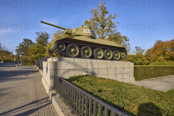 Soviet tank at the Tiergarten memorial on Straße des 17. Juni in Berlin, capital, independent city, federal state of Berlin, Germany, Europe