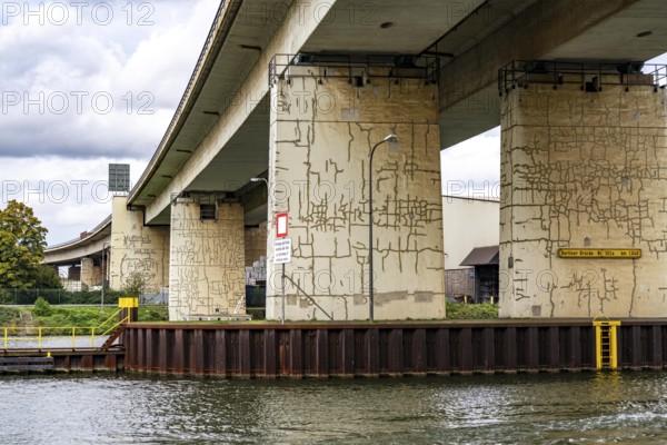 The Berlin Bridge, motorway A59, over the Duisburg port area, 1.8 km long, has a remaining useful life until 2029, due to various damages, such as hairline cracks in the steel girders, the bridge piers have already been temporarily renovated, the bridge, important north-south axis in the Ruhr area, is already closed for heavy goods transport, Rhine-Herne Canal, Duisburg, North Rhine-Westphalia, Germany, Europe