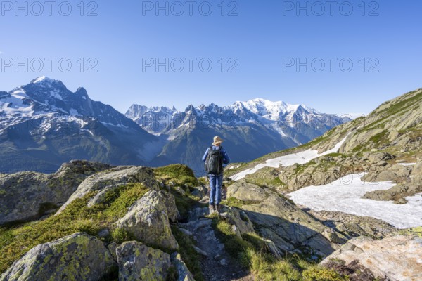 Mountaineers on a hiking trail in front of a mountain panorama, view of mountain peaks Grandes Jorasses and Mont Blanc, Mont Blanc massif, Aiguilles Rouges, Chamonix-Mont-Blanc, Haute-Savoie, France, Europe