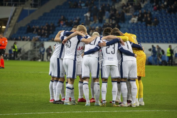 Football UEFA Europa League, 2024/25 season, matchday 7: TSG Hoffenheim v Tottenham Hotspur. Picture: The Tottenham team in front of the match