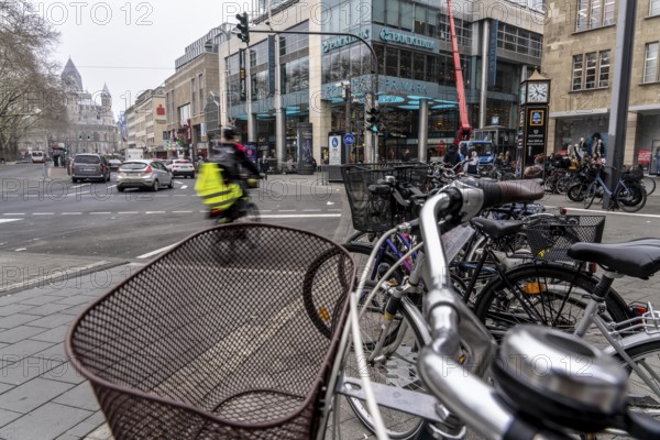 Cycling in the city centre, here at Neumarkt in Cologne, parked bikes and e-scooters at the roadside, bike lane, Cologne, North Rhine-Westphalia, Germany, Europe