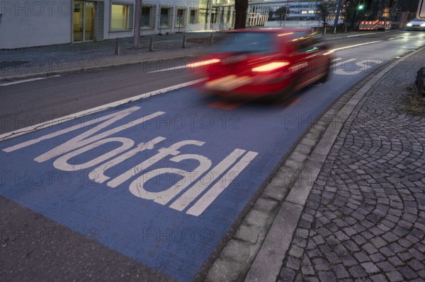 Emergency lane for ambulances, buses and taxis, Erlangen, Middle Franconia, Bavaria, Germany, Europe