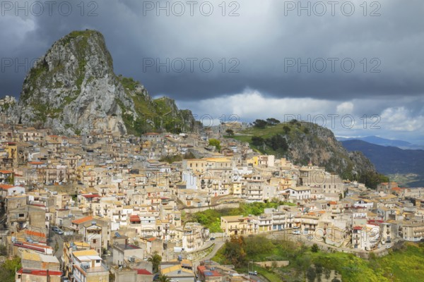 View of Caltabellotta village, high angle view, Caltabellotta, Agrigento district, Sicily, Italy, Europe