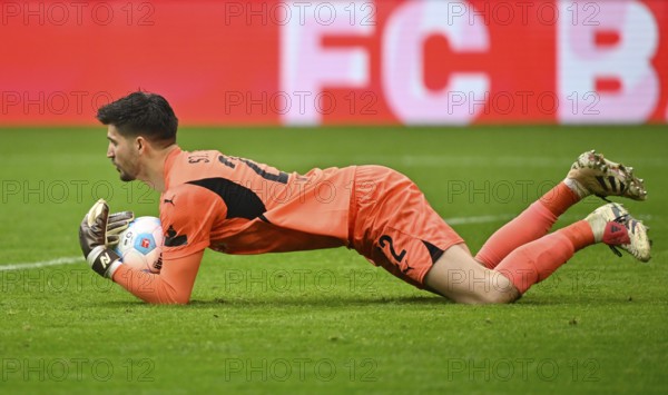 Goalkeeper Nikola Vasilj FC St. Pauli (22) Action Allianz Arena, Munich, Bavaria, Germany, Europe