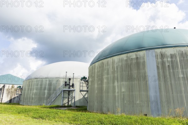 Federal Minister of Food and Agriculture, Cem Özdemir, visits Großdrebnitzer Agrarbetriebsges. mbH together with Saxony's Minister of Agriculture, Wolfram Günther. Biogas plant