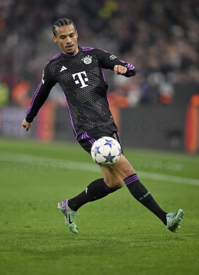 Leroy Sané FC Bayern München FCB (01) on the ball, Champions League, Allianz Arena, Munich, Bayern, Germany, Europe