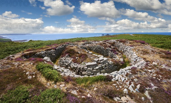 Ballowall Barrow prehistoric chambered tomb, Carn Gluze, Ballowall Common, near St Just in Cornwall, England, United Kingdom, Europe
