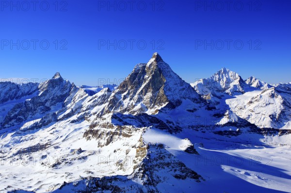 Mountain peak Dent d'Herens, 4171 m, Matterhorn, 4478 m, Dent Blanche, 4357 m, Valais, Switzerland, Europe