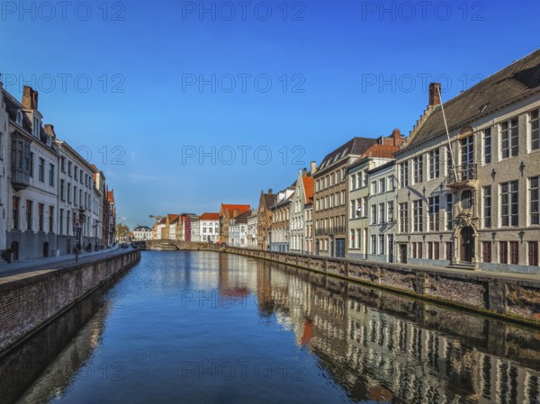 Canal and old houses, Bruges (Brugge), Belgium, Europe