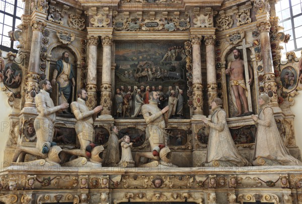 Church of St. Moriz, epitaph of Nikolaus Bergner, alabaster tomb counted among the most beautiful Renaissance epitaphs in Germany, Coburg, Upper Franconia, Bavaria, Germany, Europe