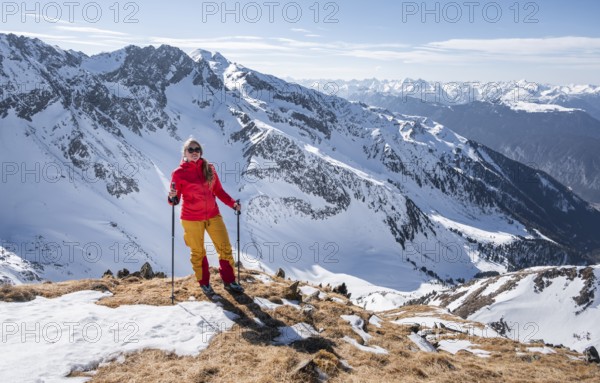 Ski tourers at the summit of the Mitterzeigerkogel in winter, Sellraintal, Kühtai, Tyrol, Austria, Europe