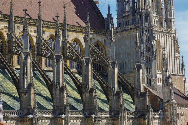 Ulm Minster, south aisle with flying buttresses by Ferdinand Thrän right rear south tower, south choir tower, Cathedral of Our Lady in Ulm, Gothic architectural style, sacred building, Protestant church, Ulm, Baden-Württemberg, Germany, Europe