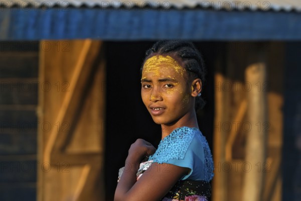 Malagasy girl with sun protection mask made from Musiro root at Begidro near Ankiliroroka, Belo sur Tsiribihina, Menabe, Central Highlands, Madagascar, Africa