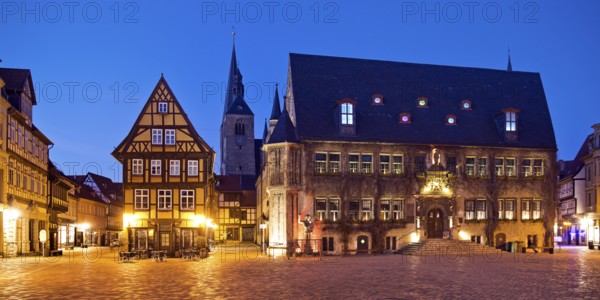 Market with town hall and market church in the evening, UNESCO World Heritage Site, Quedlinburg, Saxony-Anhalt, Germany, Europe