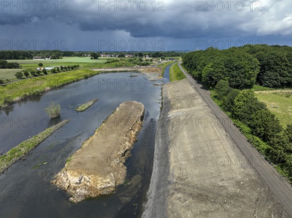 Dortmund / Castrop-Rauxel, North Rhine-Westphalia, Germany, river renaturalisation, renaturation of the Emscher, flood retention basin HRB Mengede. A new floodplain landscape is being created at the Emscher-Auen farm, expanding the area for flood protection during heavy rainfall and for biodiversity. The Emscher, which is currently straightened, will be given curves again and can meander through its new floodplain. Following the construction of a parallel sewer, the Emscher has been completely free of wastewater since 2022. The river was previously an open, above-ground combined sewer with rainwater and wastewater, Europe