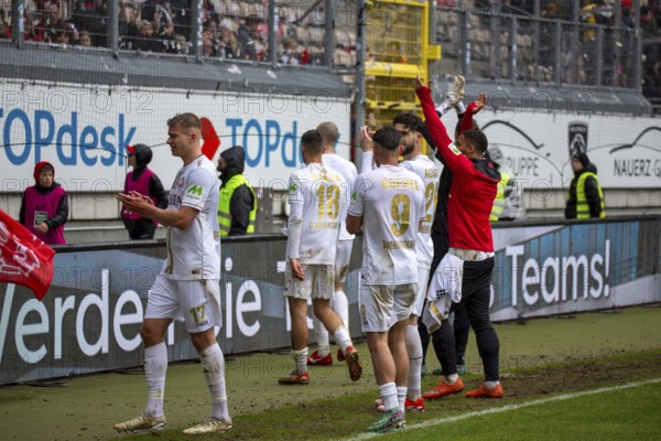 20/04/2024, Football 2nd Bundesliga, Season 2023/24, Matchday 30: 1. FC Kaiserslautern vs SV Wehen Wiesbaden (1:1) . SV Wehen Wiesbaden players are delighted after the draw in Kaiserslautern
