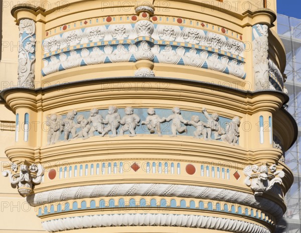 Heinrich-Schütz-Haus with oriel Neumarkt corner Frauenstrasse, so-called children's frieze, Dresden, Saxony, Germany, Europe