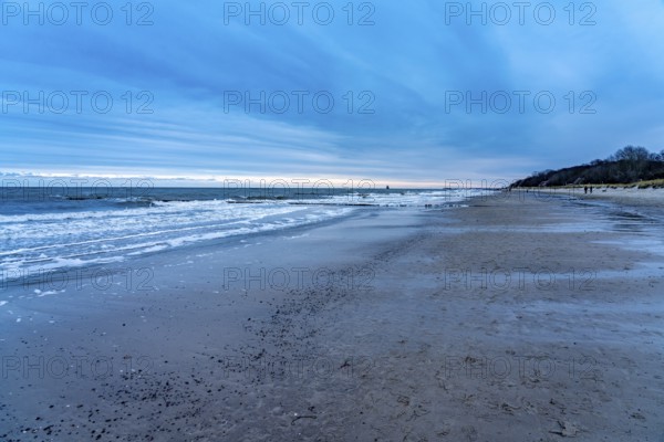 The beach at the Baltic seaside resort of Kühlungsborn in winter, Mecklenburg-Western Pomerania, Germany, Europe