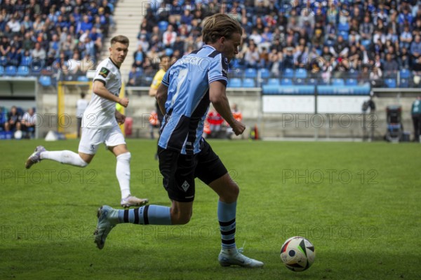 Football 3rd division, season 2024/25, matchday 33: Waldhof Mannheim vs. 1860 Munich***On the ball: Niklas Shipnoski (7, Mannheim)