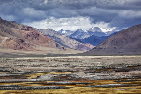 Tso Kar, fluctuating salt lake in Himalayas. Rapshu, Ladakh, Jammu and Kashmir, India, Asia