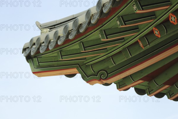 Detail on the roof with decorations from the temple, pavilion plum arbour, wooden construction, Korean garden, Grüneburgpark, Chinese, garden art, Westend, Main, Frankfurt, Hesse, Germany, Europe