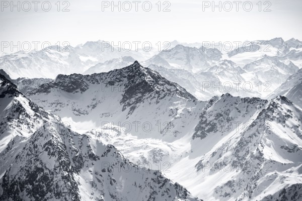Peaks and mountains in winter, Sellraintal, Stubai Alps, Kühtai, Tyrol, Austria, Europe