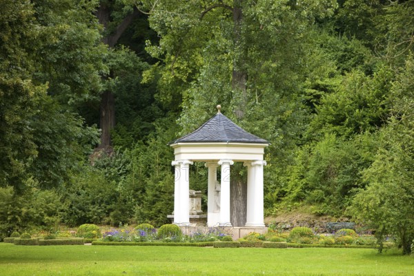 Tiefurt is the former place of the muses of Weimar court society. From 1781, the rural estate was the summer residence of Duchess Anna Amalia of Saxe-Weimar and Eisenach