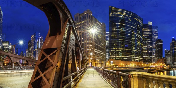 Skyline skyscrapers skyscrapers with Franklin-Orleans Street Bridge bridge panorama at night in Chicago, USA, North America