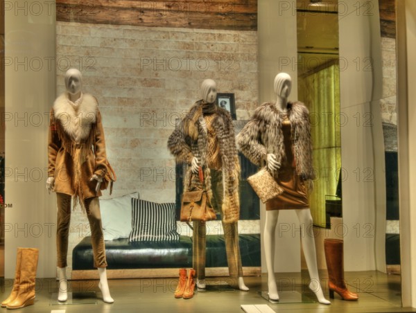 Shop windows, fashion, trends, autumn fashion, winter fashion, shopping, retail, lingerie, clothing, textile industry