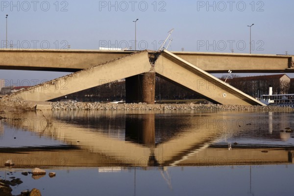 Partially collapsed Carola Bridge Dresden on 7 March 2025, Dresden, Saxony, Germany, Europe