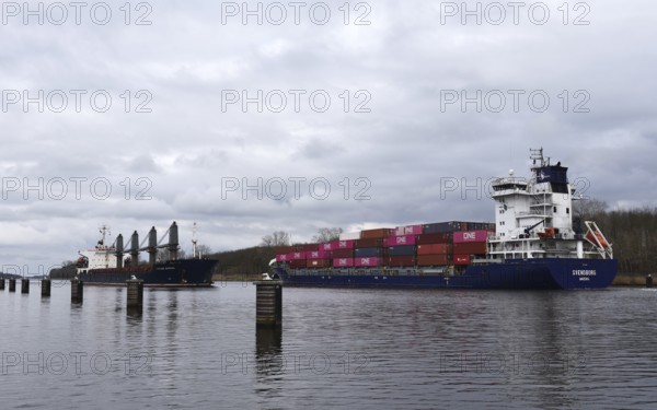 Cargo ship FORTUNE EXPRESS in the Kiel Canal, Kiel Canal, Kiel Canal, Schleswig-Holstein, Germany, Europe