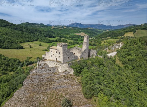 Rocca Varano, a fortress of the 12th century Rocca Varano, is built on a steep rock. The castle is now used as a conference centre. Camerino, Marche, Italy, Southern Europe, Europe