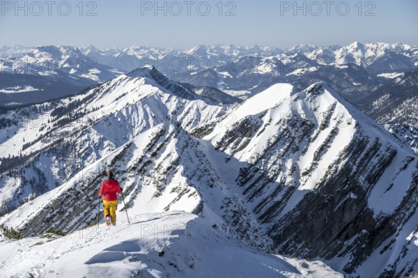 Ski tourers at the summit, mountains in winter, Sonntagshorn, Chiemgau Alps, Bavaria, Germany, Europe