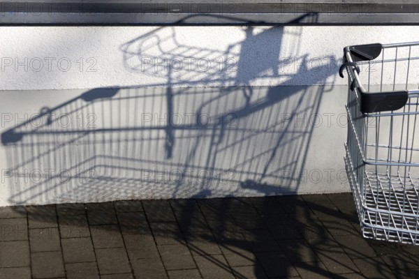 Shopping trolley, symbolic image for shopping, Germany, Europe