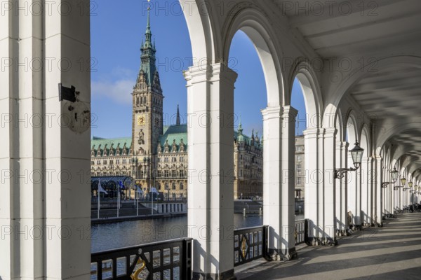 Alster Arcades with view of Hamburg City Hall, Hanseatic City of Hamburg, State of Hamburg, Northern Germany, Germany, Europe
