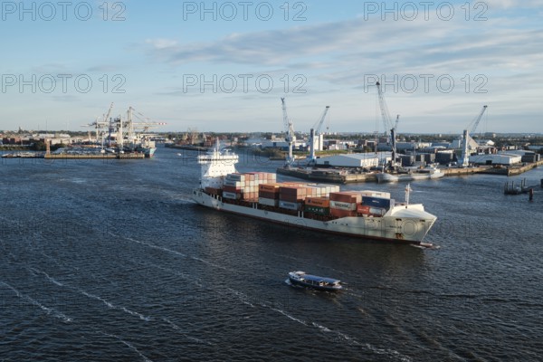 Panorama of Hamburg harbour, Hanseatic City of Hamburg, Germany, Europe