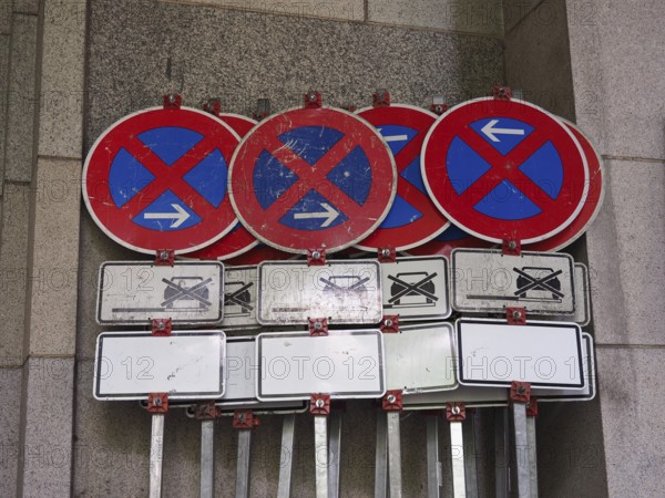 Many German no stopping signs