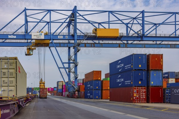 Crane loads containers onto trains and lorries at the D3T container port, Logport l, Rhine, Duisburg, North Rhine-Westphalia, Germany, Europe