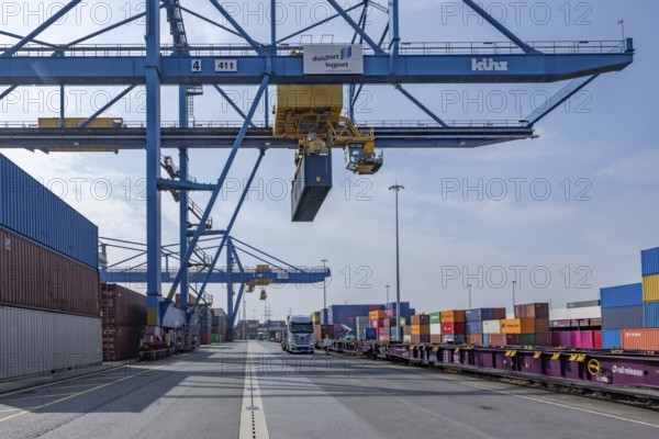 Crane loads containers onto trains and lorries at the D3T container port, Logport l, Rhine, Duisburg, North Rhine-Westphalia, Germany, Europe
