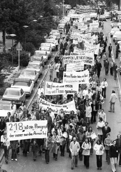 Women and men demonstrated in Bonn on 2. 6. 1973 against the abortion paragraph 218, Germany, Europe