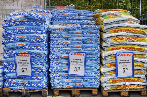 Potting soil in plastic bags, wholesale market, V-Markt, Kempten, Allgäu, Bavaria, Germany, Europe
